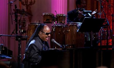 With a guest-filled medley, Stevie Wonder brings the 2023 Grammy Awards back to Motown.