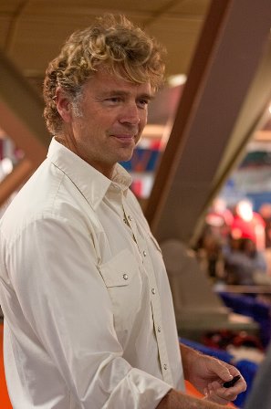 When his wife Alicia Allain passed away at the age of 53, John Schneider paid tribute to her: "Hug the people you love."