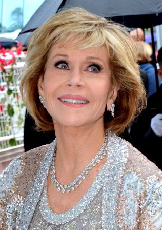 Jane Fonda jokes that women would commit "murder" to defend their right to an abortion.