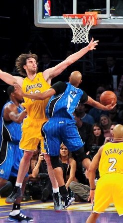 Anthony Davis' hopeless battle to keep the Lakers' season alive