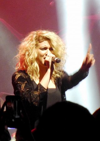 Tori Kelly was hospitalised for blood clots in her legs and lungs, according to reports.