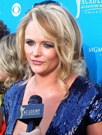Miranda Lambert Interrupts Her Performance to Call Out Fans Taking Selfies: 'It's Pissed Me Off'