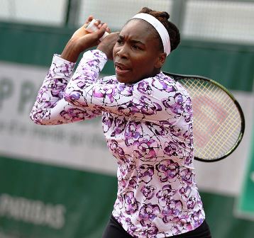 Venus Williams is defeated on the first day of Wimbledon after falling.