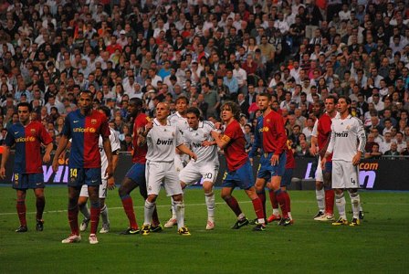 Real Madrid defeats Granada, with Díaz and Rodrygo scoring goals.
