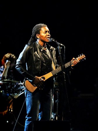 Tracy Chapman Returns to the Grammy Stage with ‘Fast Car’ Duet