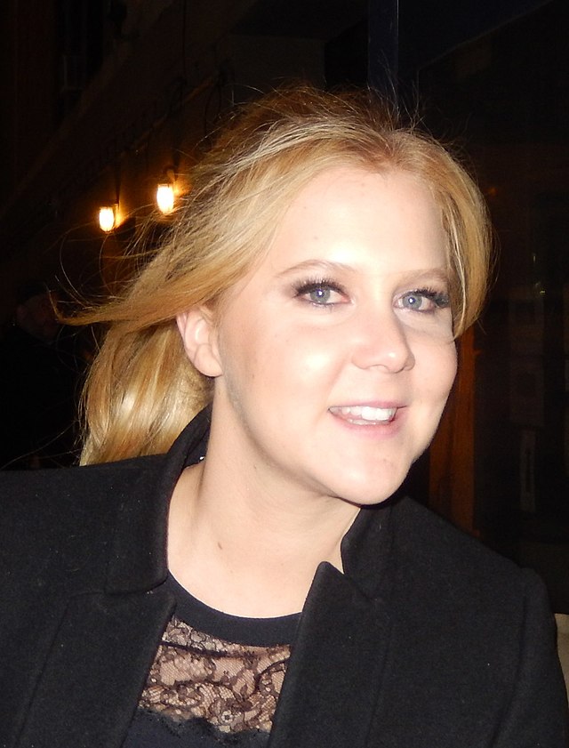 Amy Schumer utilizes criticisms about her looks to educate others about endometriosis.
