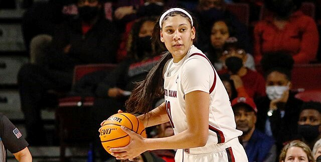 How much does South Carolina player Kamilla Cardoso earn from appearances and sponsorships?